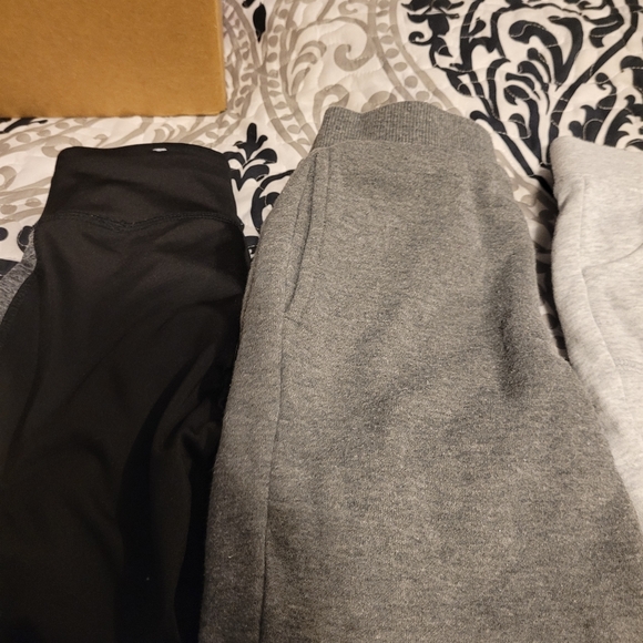 7 pairs of running shorts and 6 pairs of joggers - Picture 4 of 5